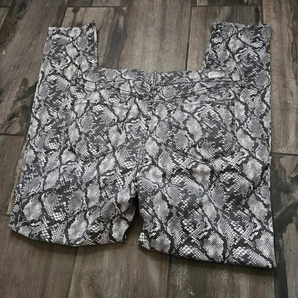 Seven7 Tummyless High Rise Skinny Snake Jeans - Picture 8 of 9